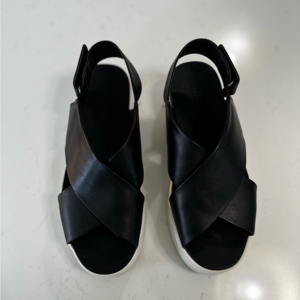 Vince Weslan Cross Strap Leather Platform Sandal - Picture 3 of 8